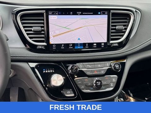 Used 2026 Chrysler Pacifica Limited image 20