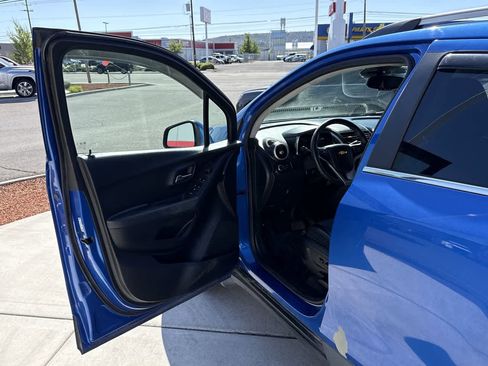 Used 2016 Chevrolet Trax LT w/ LT Convenience Package AWD/4WD image 10