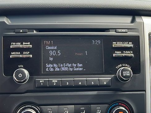 Used 2017 Nissan Titan SV image 23