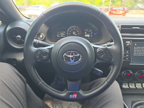 Used 2023 Toyota GR86 Premium RWD image 15