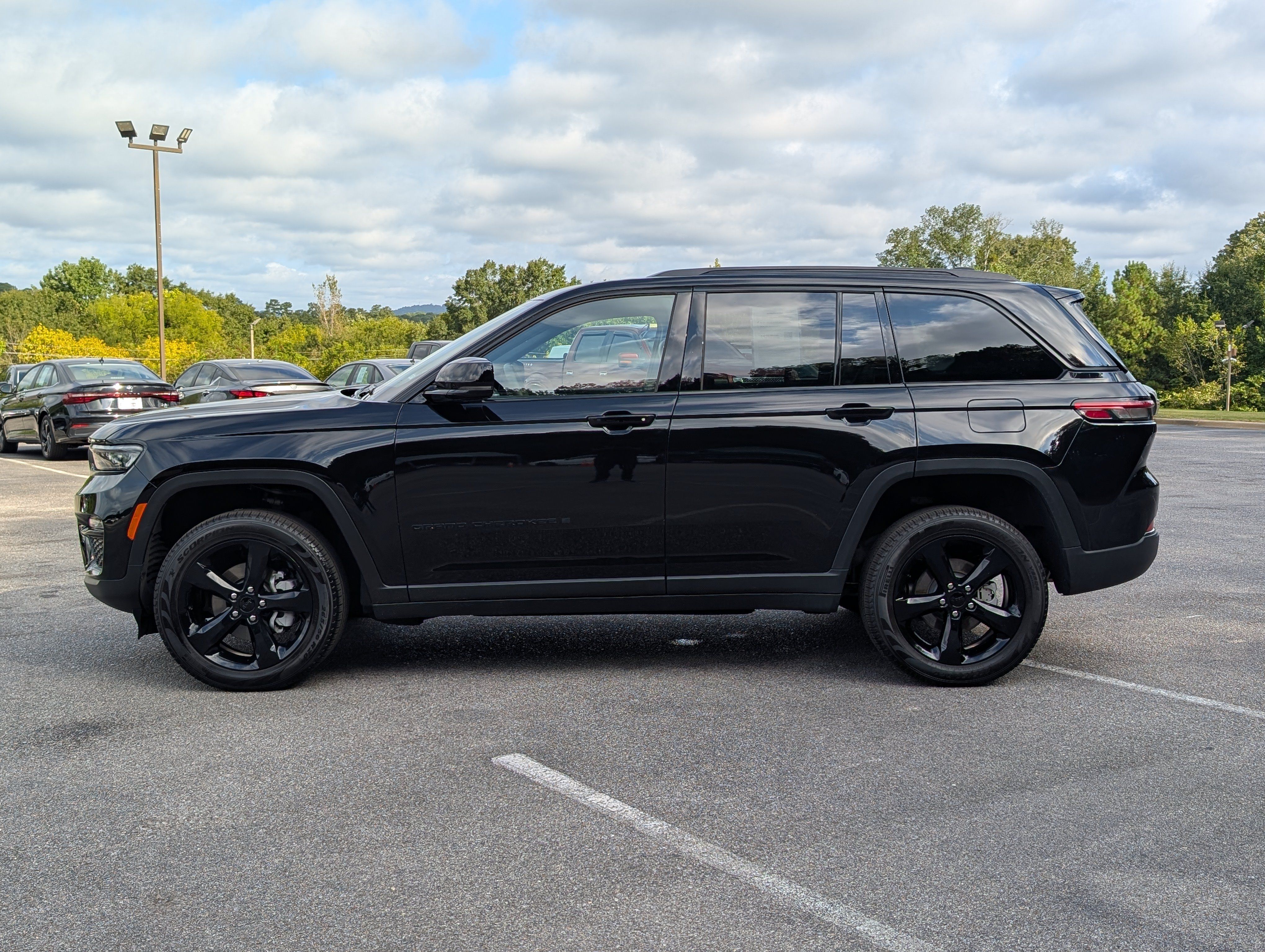 Used 2025 Jeep Grand Cherokee Limited w/ Black Appearance Package RWD image 6