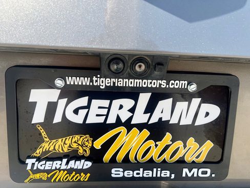 Used 2017 Cadillac Escalade ESV Platinum image 24