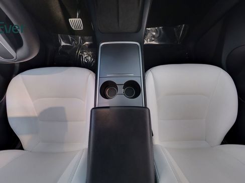 Used 2022 Tesla Model Y Performance image 27