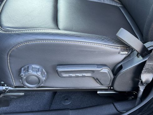 Used 2025 Jeep Wrangler Willys image 17