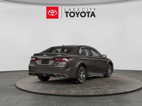 Used 2024 Toyota Camry SE FWD image 2
