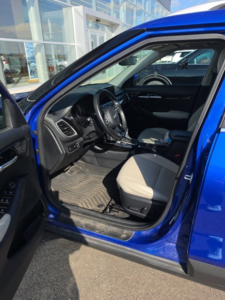 Certified 2023 Kia Seltos EX AWD/4WD image 3