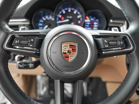 Certified 2024 Porsche Macan AWD/4WD image 17