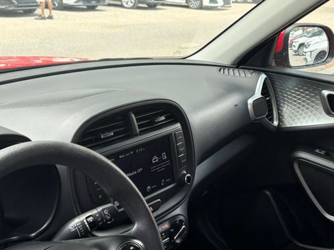 Used 2025 Kia Soul LX w/ LX Technology Package FWD image 33
