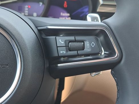 Used 2025 Porsche Macan image 30