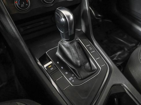Used 2020 Volkswagen Tiguan S image 30