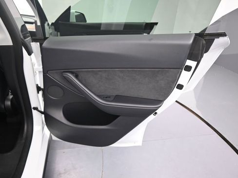 Used 2021 Tesla Model Y Long Range AWD/4WD image 19