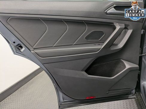 Used 2022 Volkswagen Tiguan SE w/ Panoramic Sunroof Package image 23
