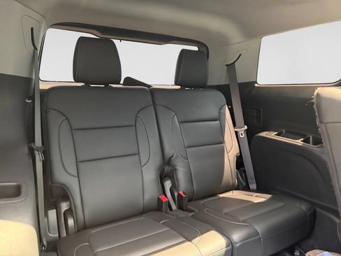Used 2021 GMC Acadia SLT w/ LPO, Floor Liner Package FWD image 31