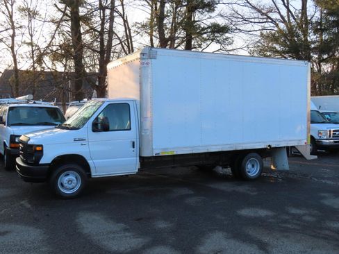 Used 2017 Ford E-350 and Econoline 350 Super Duty w/ Power Windows & Locks Group image 2