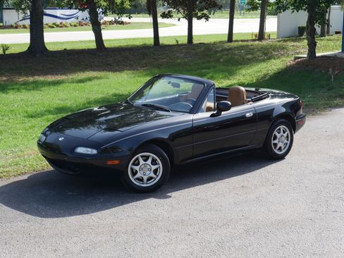 Used 1997 MAZDA MX-5 Miata RWD image 10