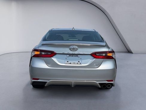 Used 2022 Toyota Camry SE FWD image 4