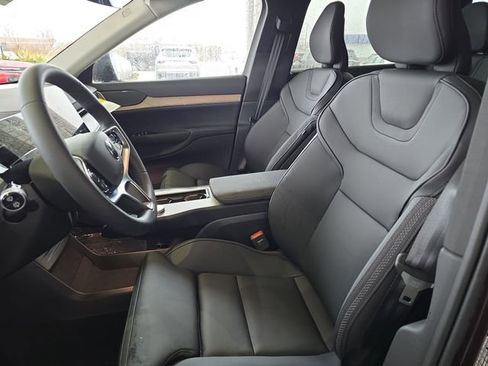 New 2025 Volvo EX90 Plus w/ Protection Package Premier image 6