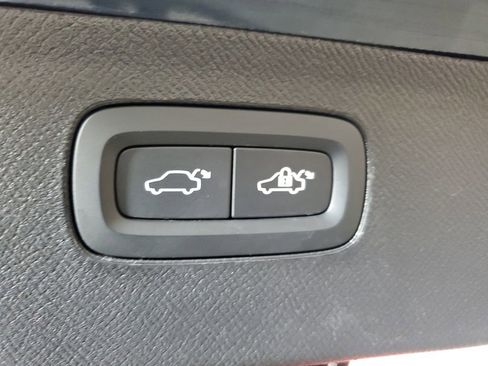 Certified 2024 Volvo XC90 T8 Ultimate w/ Lounge Package image 12