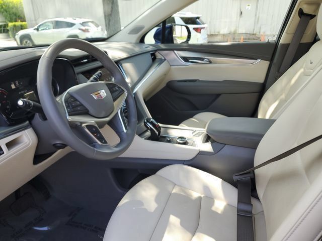 Certified 2023 Cadillac XT5 Premium Luxury w/ LPO, Floor Liner Package AWD/4WD image 23