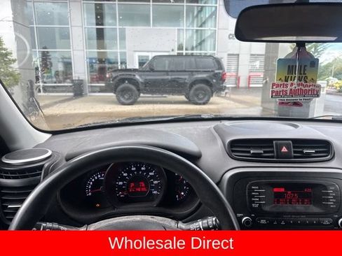Used 2016 Kia Soul FWD image 3