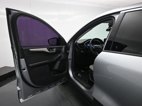 Used 2022 Ford Escape SE image 9