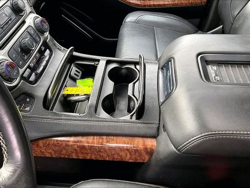 Used 2018 Chevrolet Suburban Premier image 19