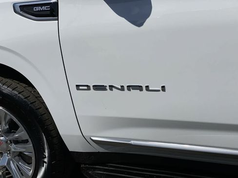 Used 2024 GMC Yukon Denali AWD/4WD image 10