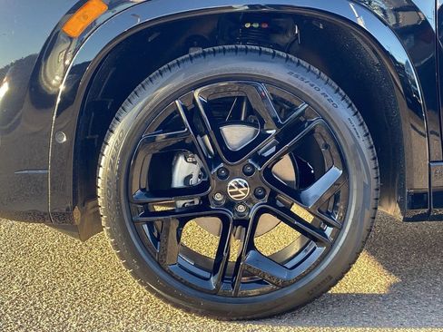 New 2026 Volkswagen Tiguan SE R-Line FWD image 6
