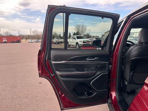 Used 2022 Jeep Grand Cherokee Trailhawk w/ Luxury Tech Group III image 21