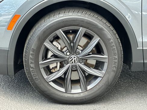 Used 2022 Volkswagen Tiguan SE image 32