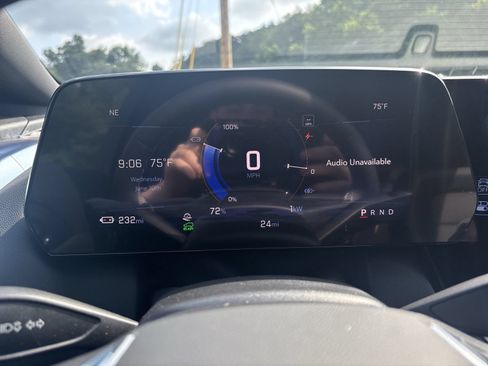 Used 2024 Chevrolet Equinox EV LT FWD image 18