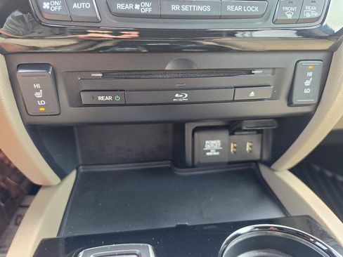 Used 2017 Honda Pilot Touring image 17