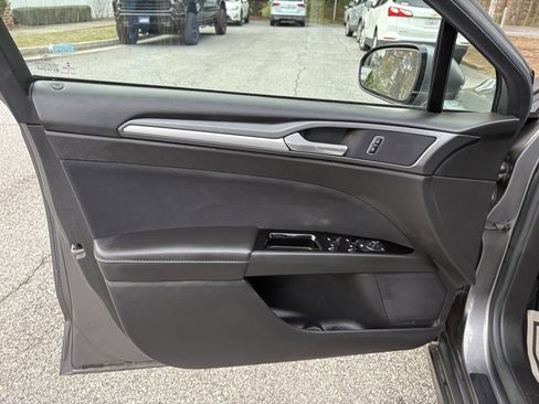 Used 2013 Ford Fusion SE image 18