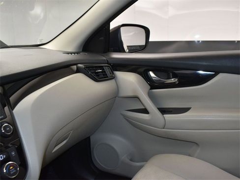 Used 2019 Nissan Rogue Sport SV image 22