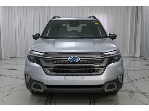 Used 2025 Subaru Forester Limited image 3