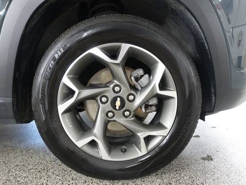Used 2025 Chevrolet Trax LT FWD image 26