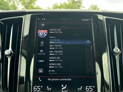 Used 2021 Volvo XC60 T6 Momentum w/ Premium Package image 17