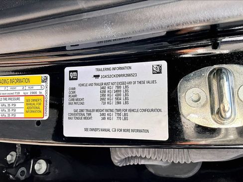 Used 2024 GMC Yukon AT4 w/ AT4 Premium Package AWD/4WD image 21