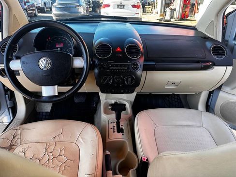 Used 2010 Volkswagen Beetle Coupe image 9