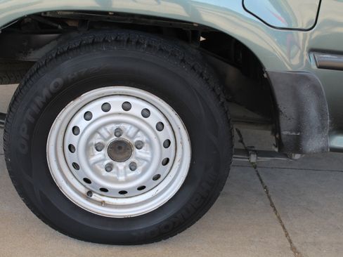 Used 1992 Toyota Pickup Deluxe RWD image 30