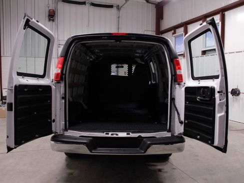 Used 2024 GMC Savana 2500 w/ Driver Convenience Package image 17