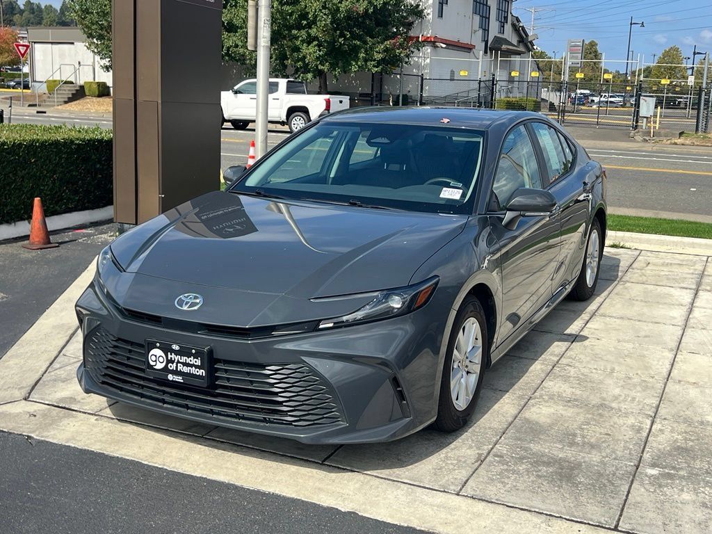 Used 2025 Toyota Camry LE FWD image 5