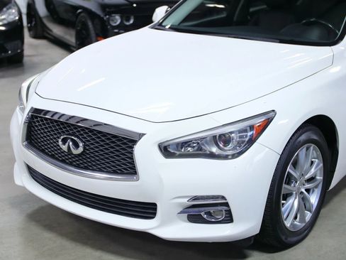 Used 2017 INFINITI Q50 2.0t w/ Moonroof Package image 5