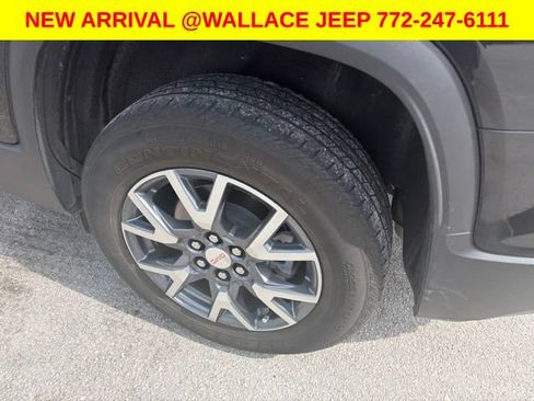 Used 2023 GMC Acadia SLT w/ Preferred Package FWD image 9