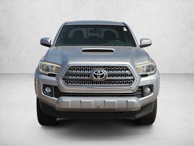 Used 2017 Toyota Tacoma TRD Sport w/ Tow Package RWD image 2