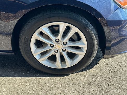 Used 2016 Chevrolet Malibu LT FWD image 12