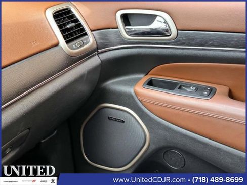 Certified 2017 Jeep Grand Cherokee Summit w/ Platinum Series Group image 26