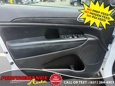 Used 2019 Jeep Grand Cherokee Laredo AWD/4WD image 25