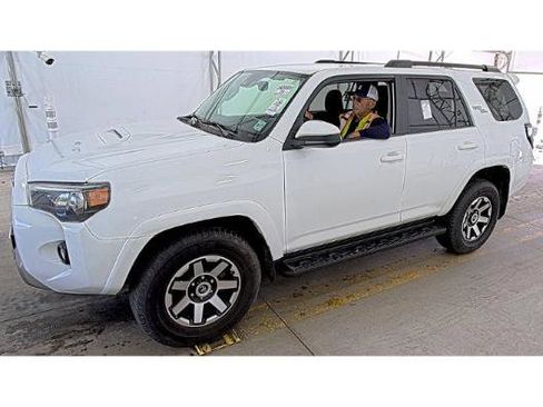 Used 2022 Toyota 4Runner TRD Off-Road AWD/4WD image 2