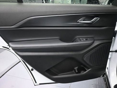 New 2025 Jeep Grand Cherokee L Laredo image 39